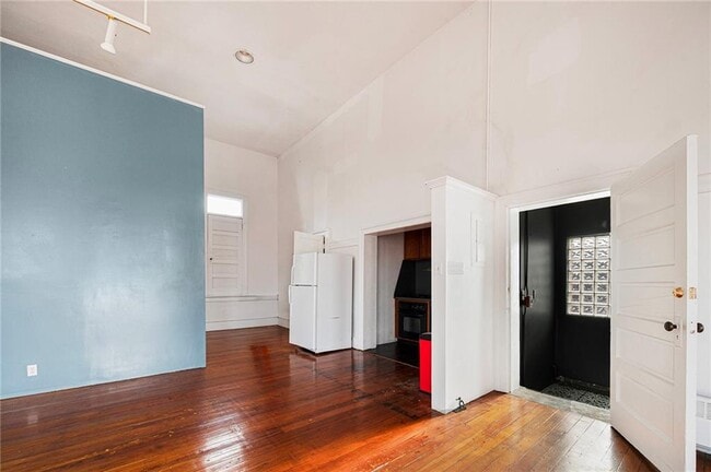 Building Photo - 4 Pallas St