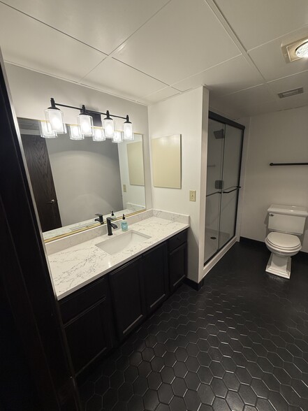 Building Photo - 1633 N Prospect Ave