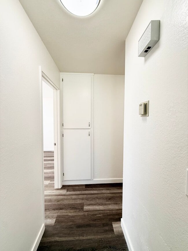 Building Photo - N604