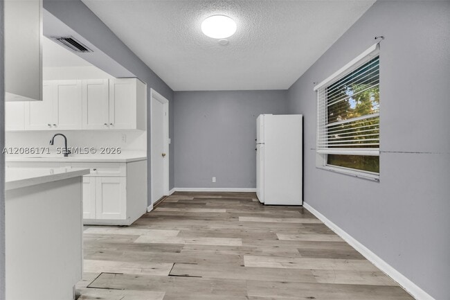 Building Photo - 608 SW 76th Terrace
