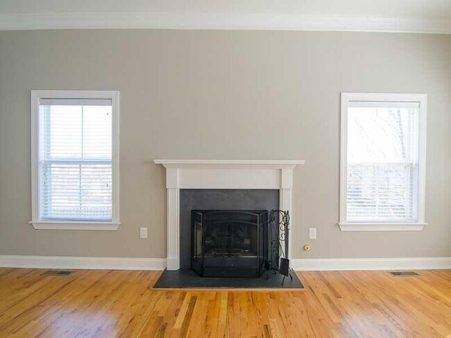 Building Photo - 273 Carlyle Park Dr
