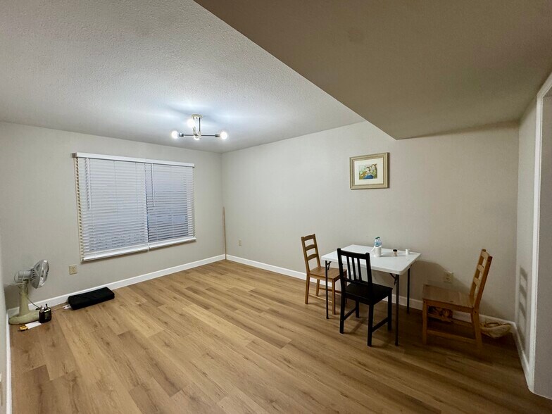 Building Photo - 20018 N Lakeforest Dr