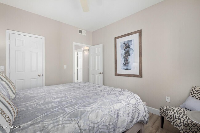 Building Photo - 11375 E Sahuaro Dr