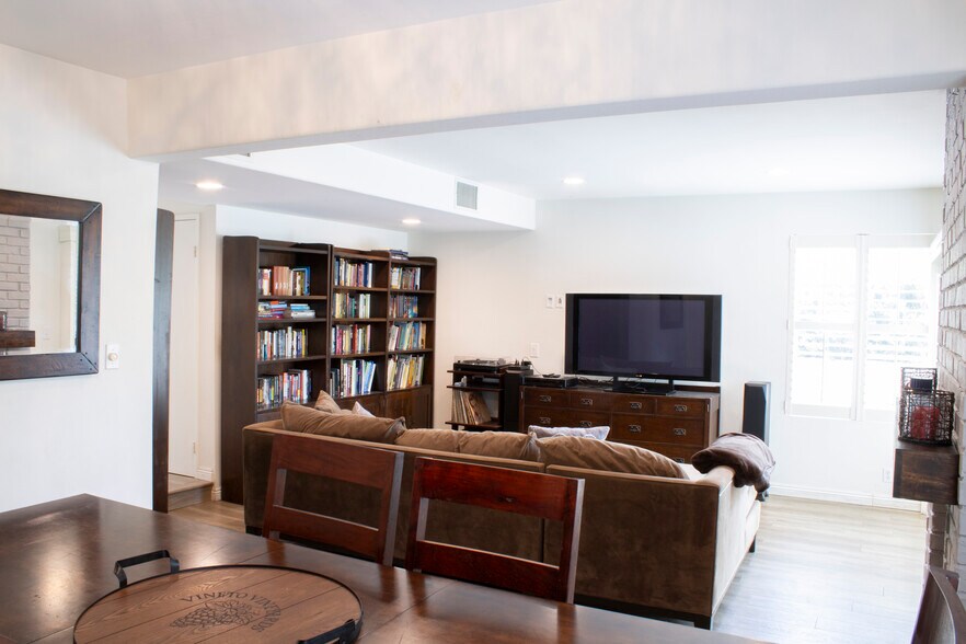 Building Photo - 4223 Freedom Dr