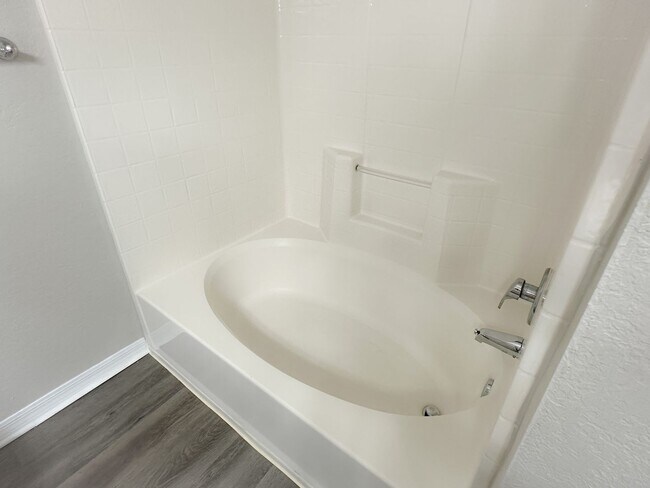 Building Photo - Crescent Place - 11-206