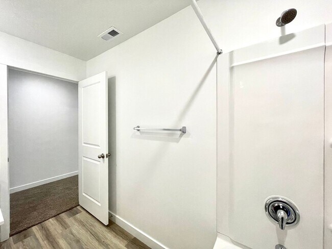 Building Photo - Modern 3-Bedroom Townhome in Provo