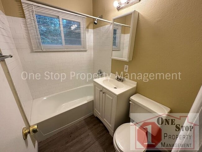 Building Photo - Adorable 3 Bedroom Home in Kansas City!!