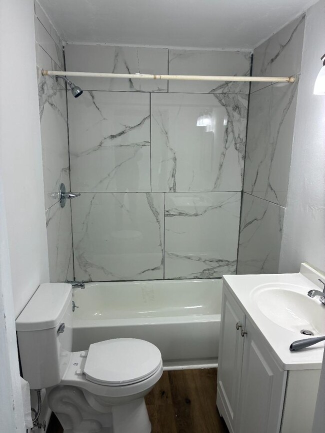 Building Photo - 1312 Meadow St S