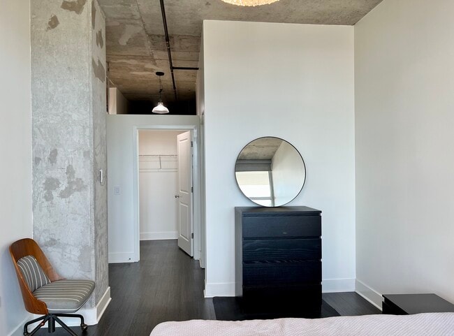 Building Photo - 50 E 16th St