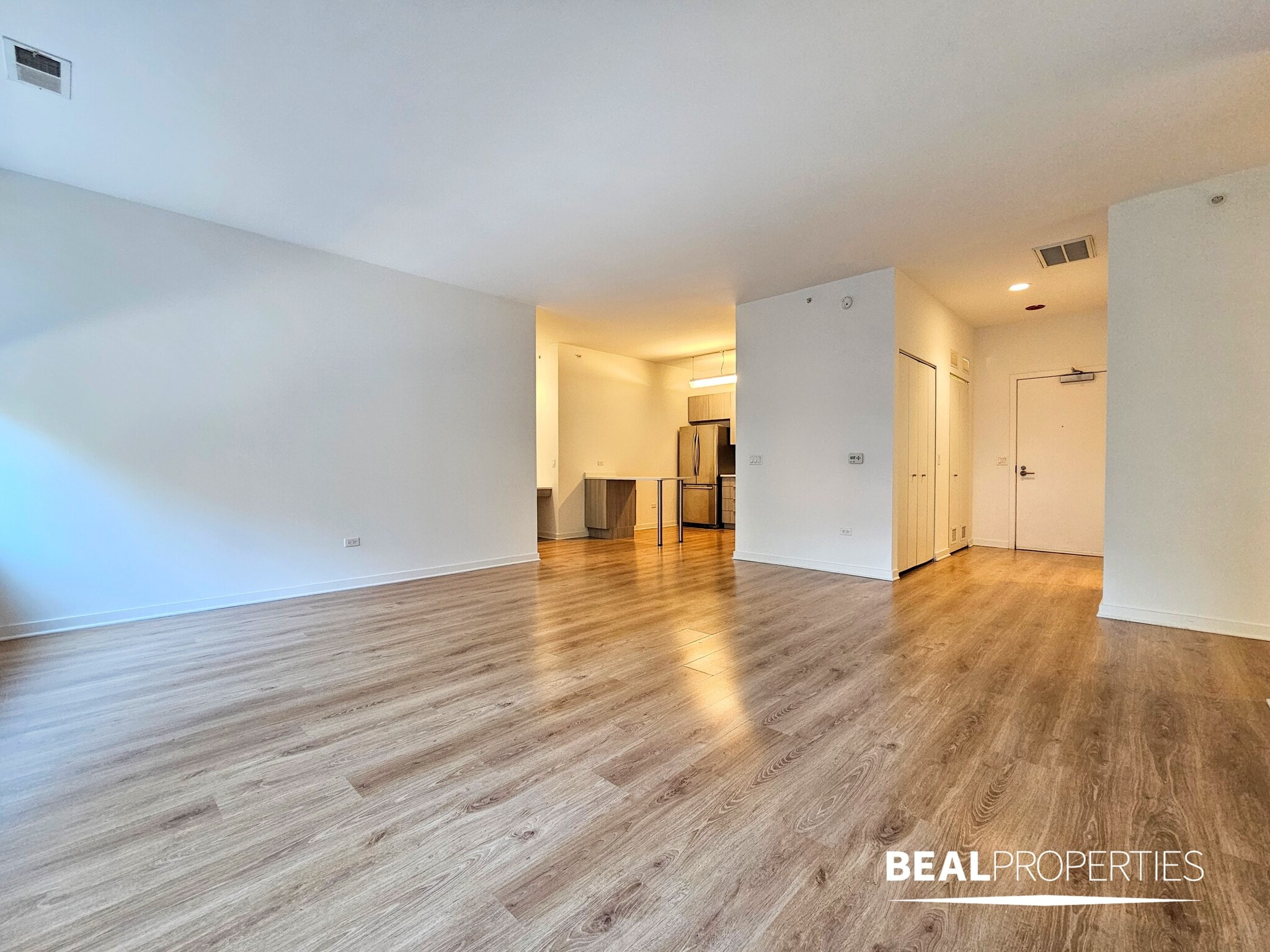 Building Photo - 548 W Webster Ave