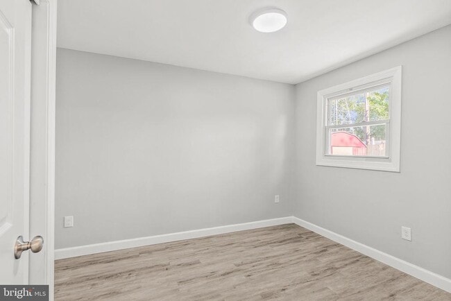 Building Photo - 12 Holbrook Ln