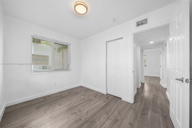 Building Photo - 842 SW 3rd St