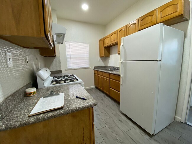 Building Photo - One Bedroom Apartment in Downtown Stockton