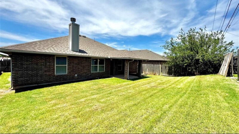 Building Photo - 1328 Ridgeway Dr