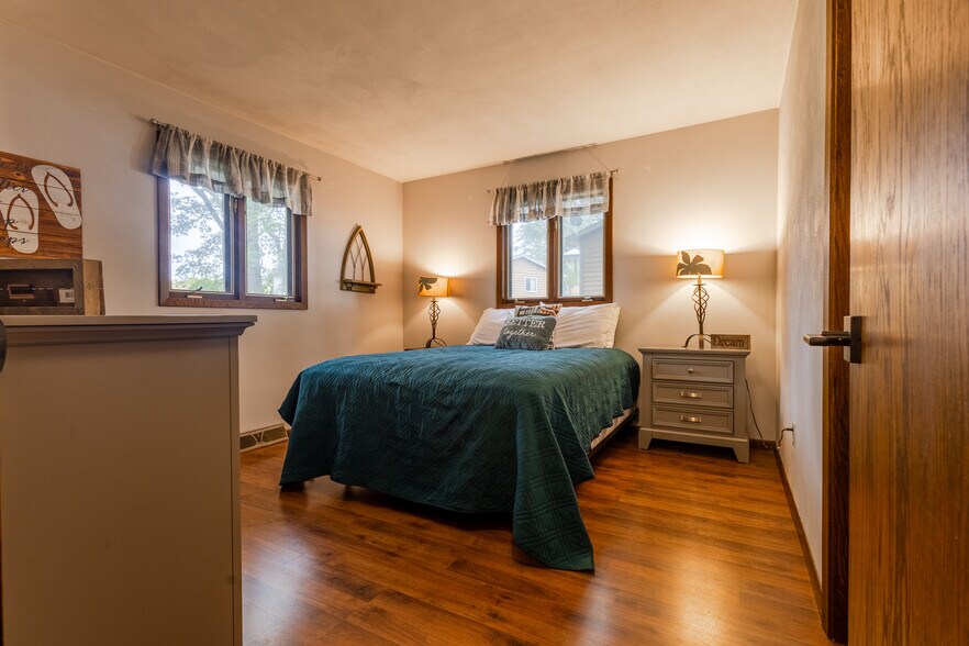 Building Photo - 6806 Sunset Strip NW