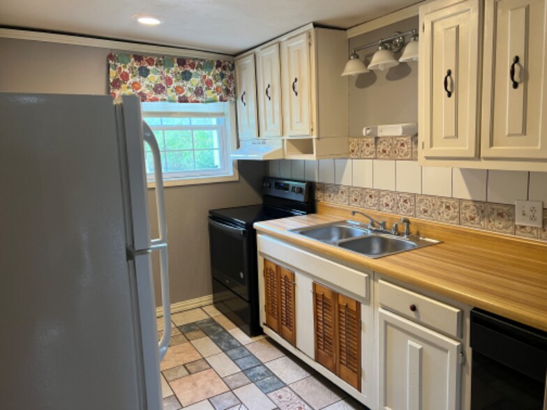 Building Photo - 2026 E 1st Ave