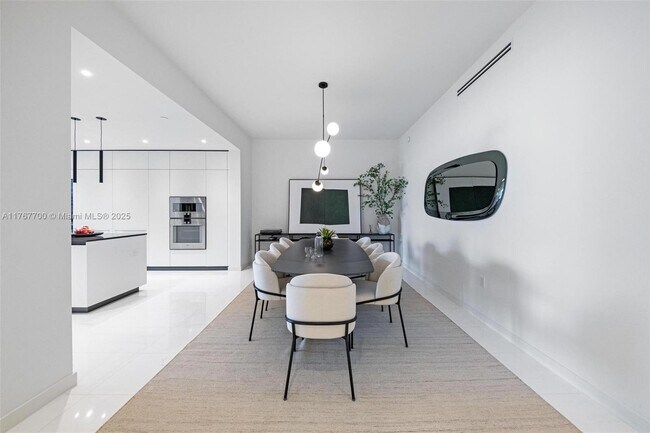 Building Photo - 300 Biscayne Blvd Way