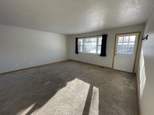 Building Photo - Charming 3 Bedroom, Single Level Home in Central Bozeman