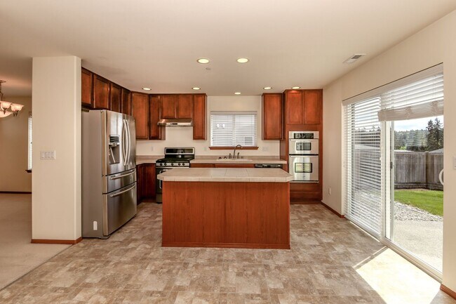 Building Photo - Spacious 4-Bedroom DuPont Home with AC