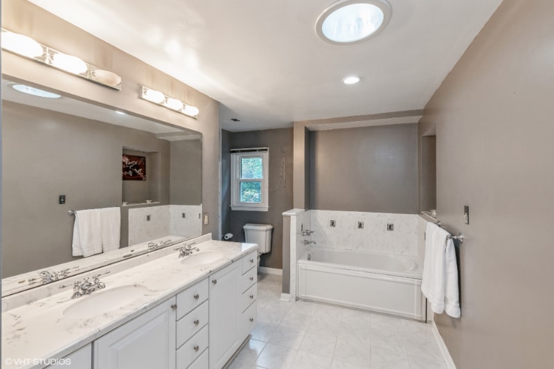 Building Photo - 7804 New London Dr