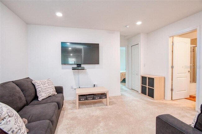 Building Photo - 3810 Exeter Ln