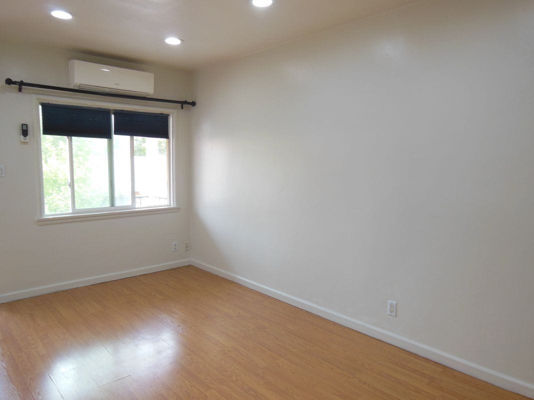 Building Photo - 307 N Howard St