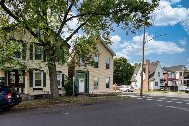 Building Photo - 629 4th Ave