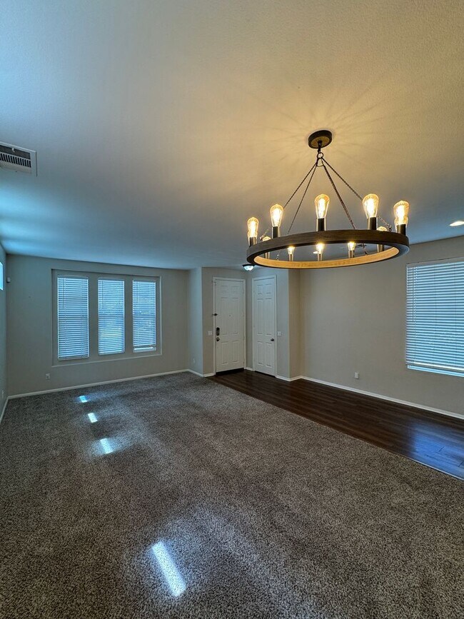 Building Photo - Spacious Lakeview Home with Loft & Community Amenities