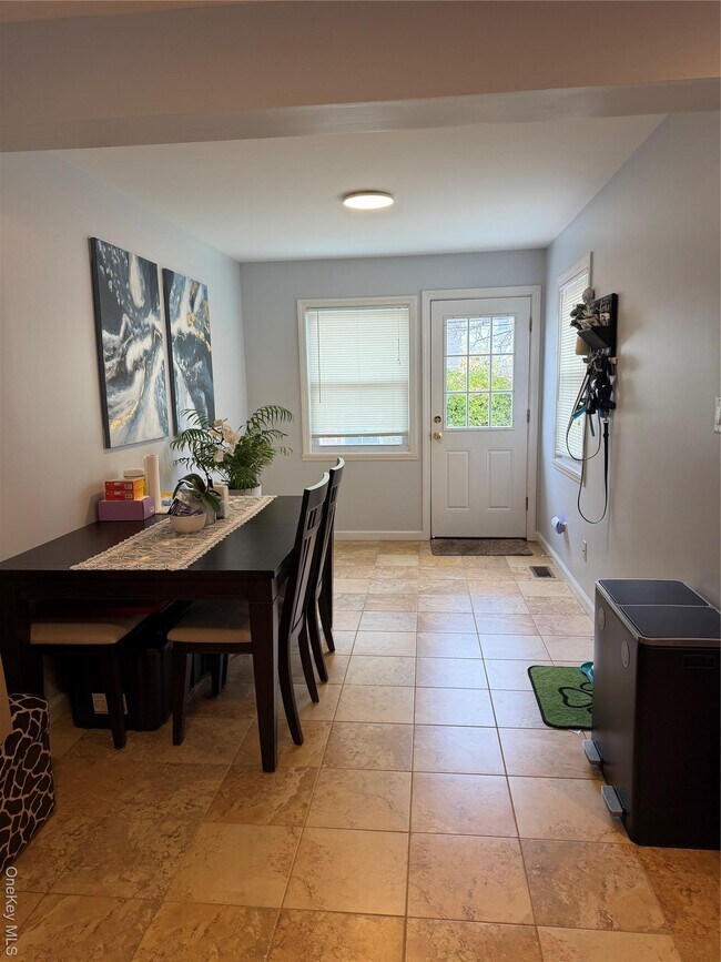 Building Photo - 222 Colonial Ave