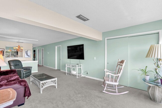 Building Photo - 5910 Via Delray Blvd