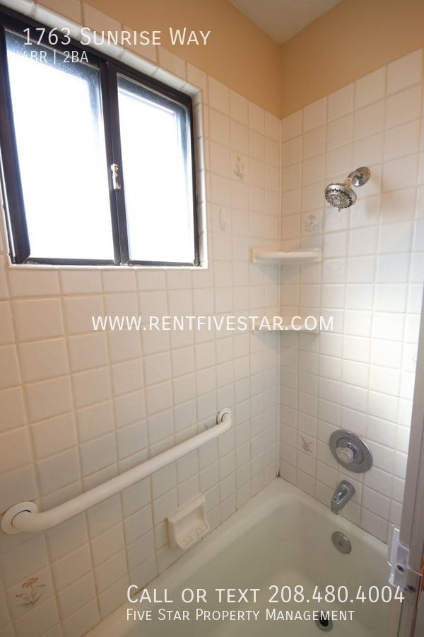 Building Photo - 1763 Sunrise Way