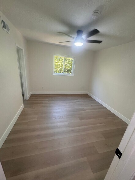 Building Photo - 9244 Crebs Ave