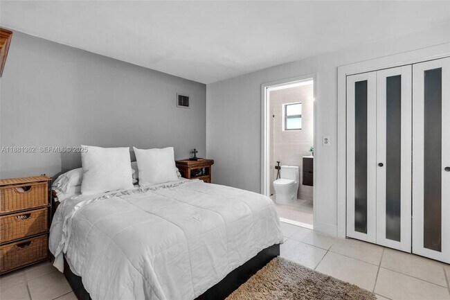 Building Photo - 1642 SW 16th St