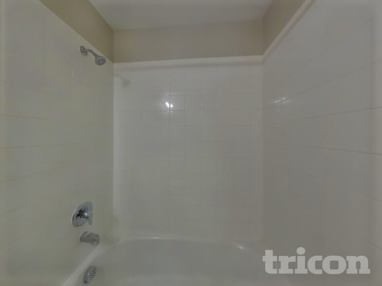 Building Photo - 2905 Englenook Dr