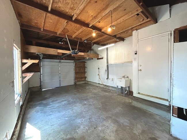 Building Photo - 3 bedroom, 2 bath Concord Home