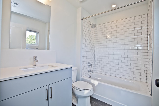 Building Photo - 730 W Stone St