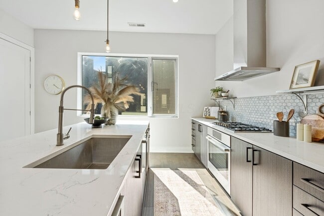 Building Photo - 801 N 6th St