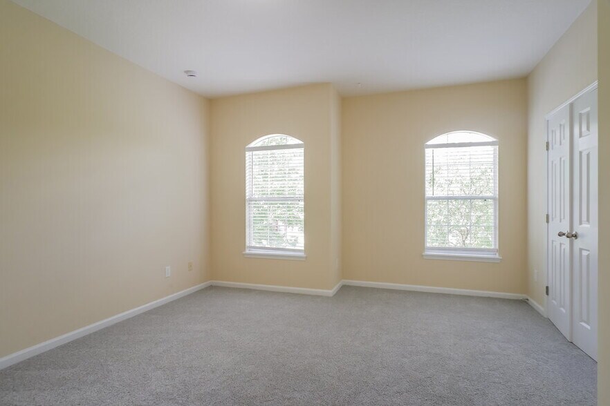 Building Photo - 804 Rembrandt Ave