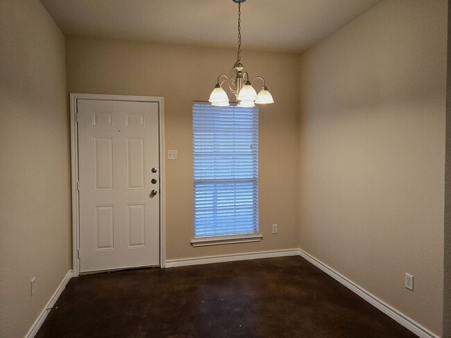 Building Photo - Robinson Townhome