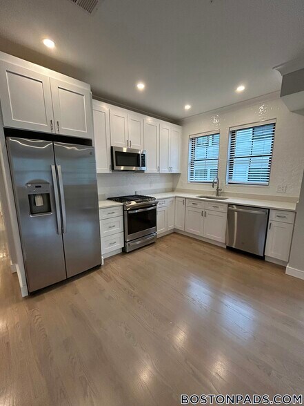 Primary Photo - 285 Lamartine St