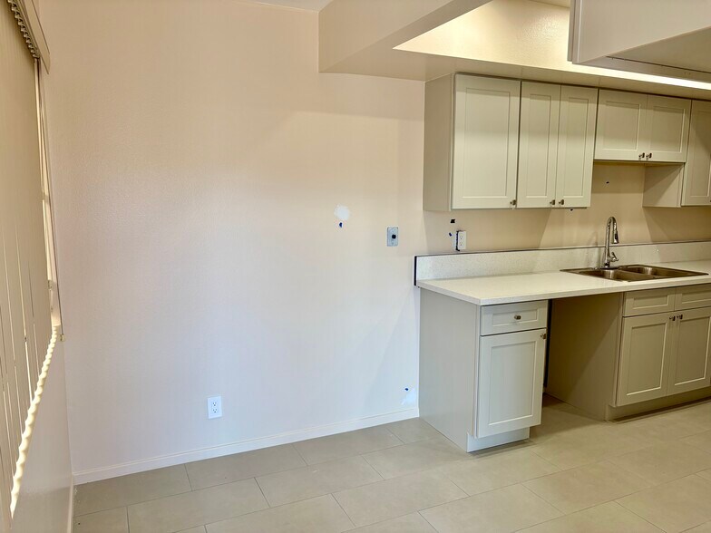 Building Photo - 1134 Campbell St