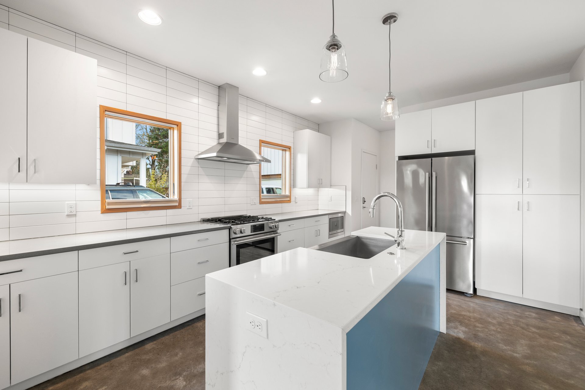 Building Photo - 2038 NE Morgan St. A