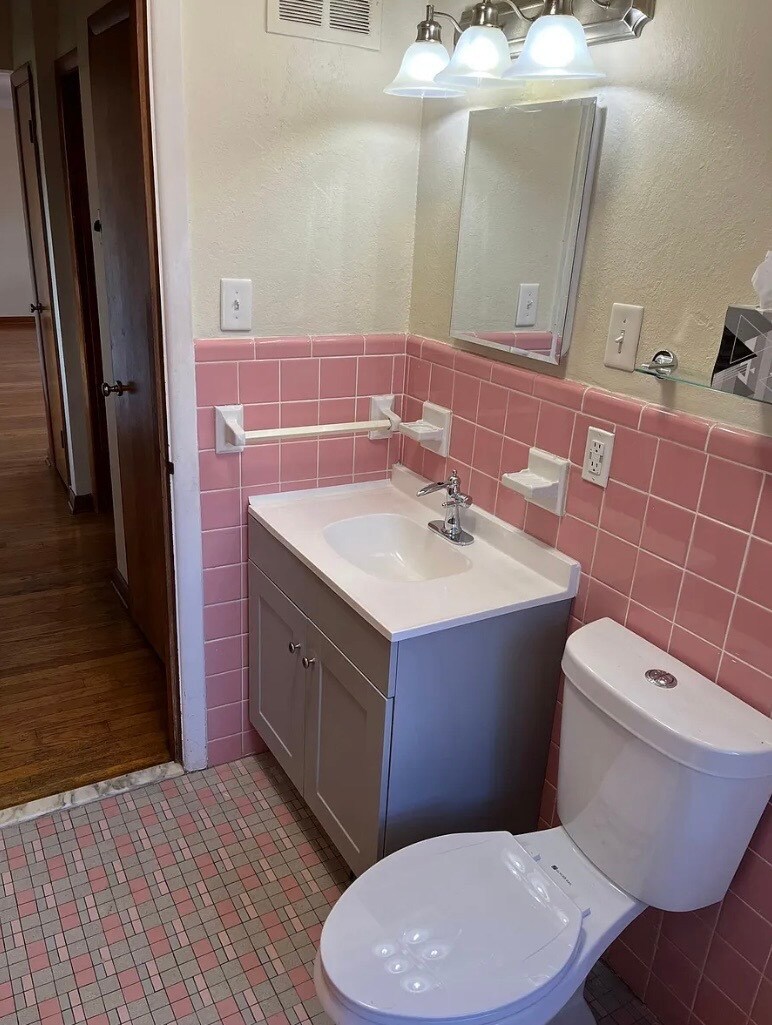 Building Photo - 2326 Fairy Bell Dr