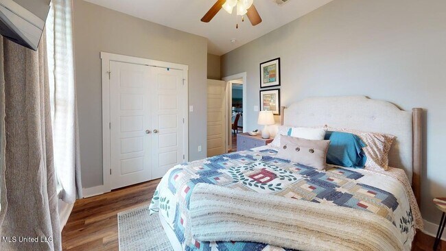 Building Photo - 1215 Ocean View Dr