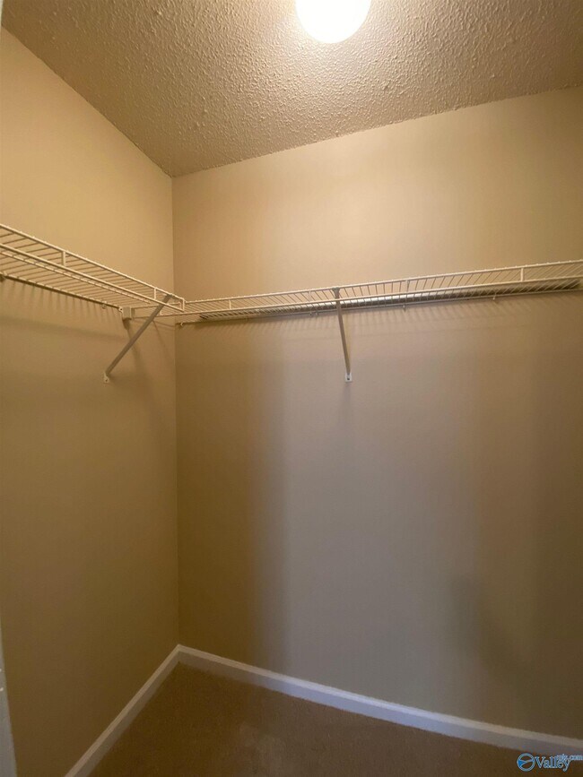Building Photo - 208 Glen Meadows Ln