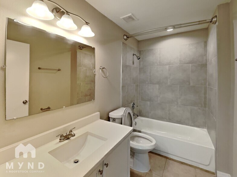 Building Photo - 10547 Cherry Oak Cir