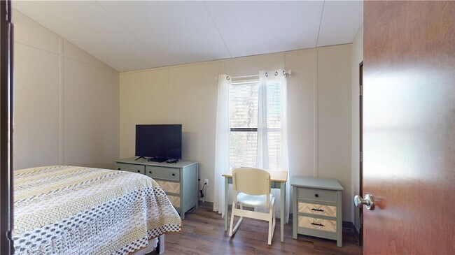 Building Photo - 5585 Straub Rd
