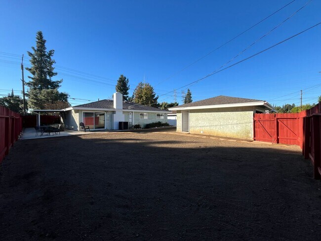 Building Photo - MOVE IN READY 3+2 home in Northridge w/RV access, appliances included + central HVAC!