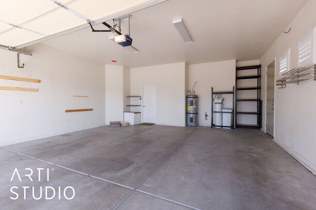 Building Photo - Beautiful 2-bedroom 2-bathroom and 2-car garage located in a gated community