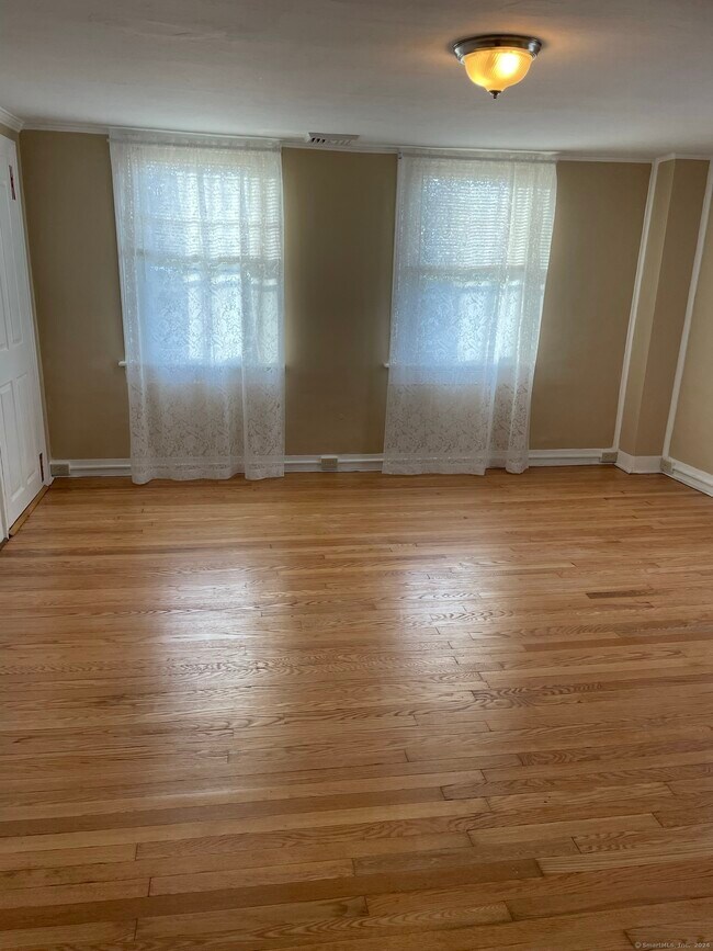 Building Photo - 176 S Main St